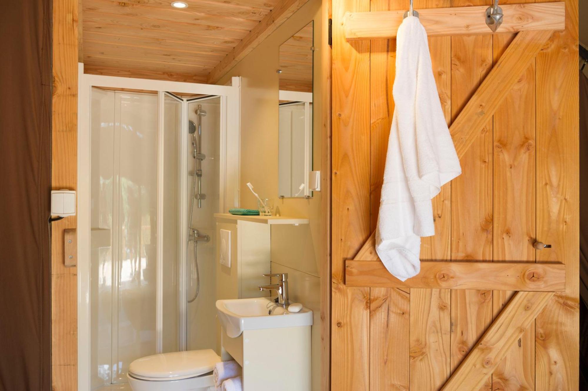 Huttopia Lac de Serre-Ponçon Le Lautaret Chambre photo